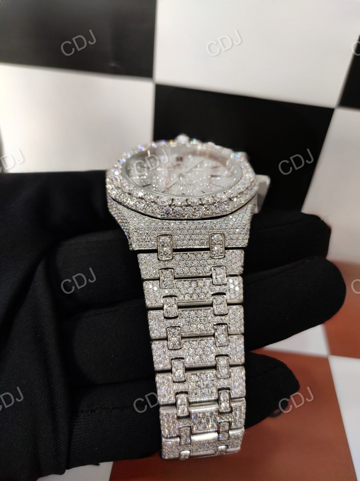 Real Diamonds Round DEF VVS Moissanite Studded Diamond Watch, Iced Out  Diamond Wrist Watch, Weight: 130 Gram at Rs 225000 in Ajmer